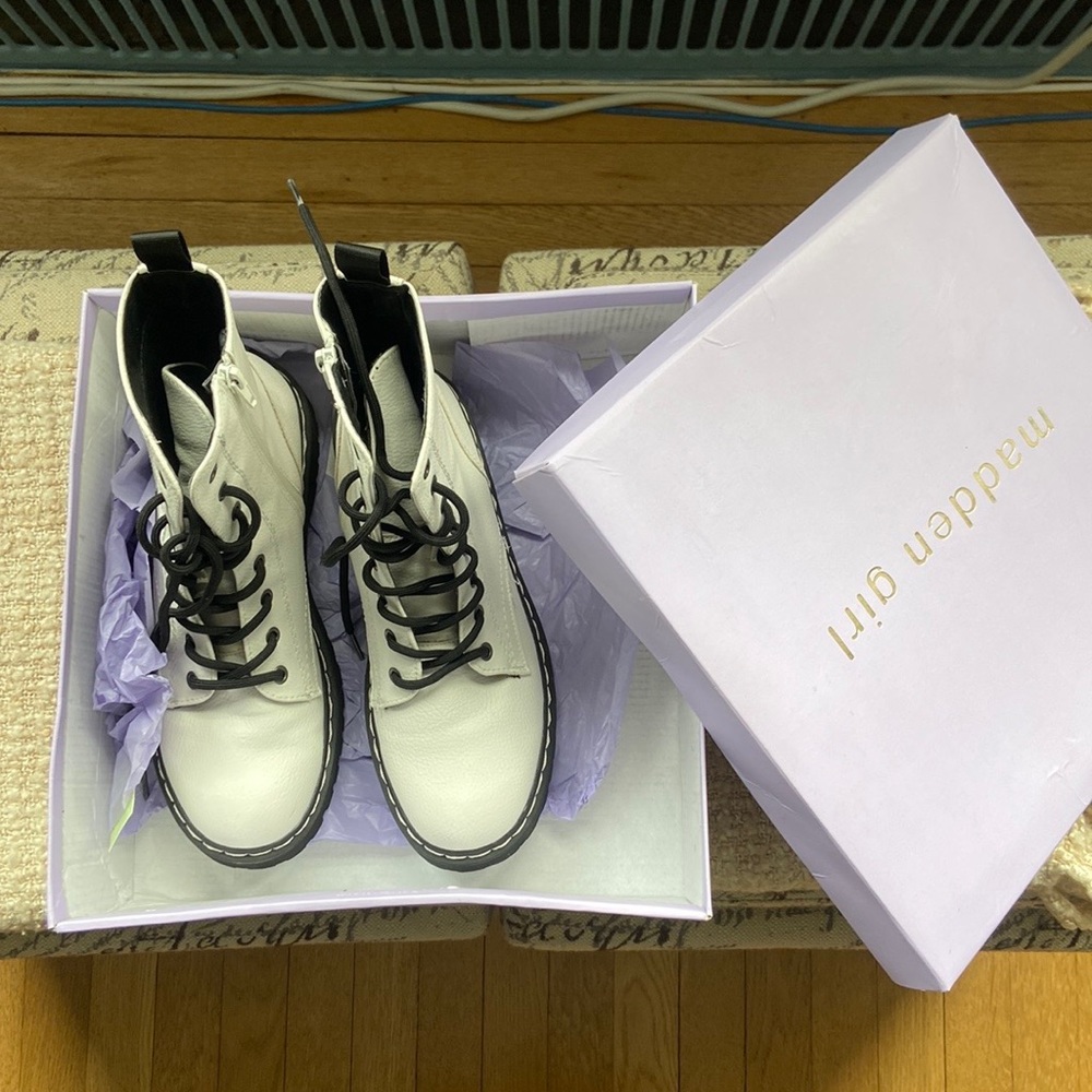 Never been used brand new white Aden girl combat boots with zipper